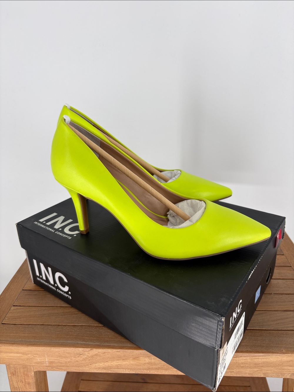 New women’s INC International Concepts Neon Yellow Pointed size 6.5 M - Picture 2 of 6